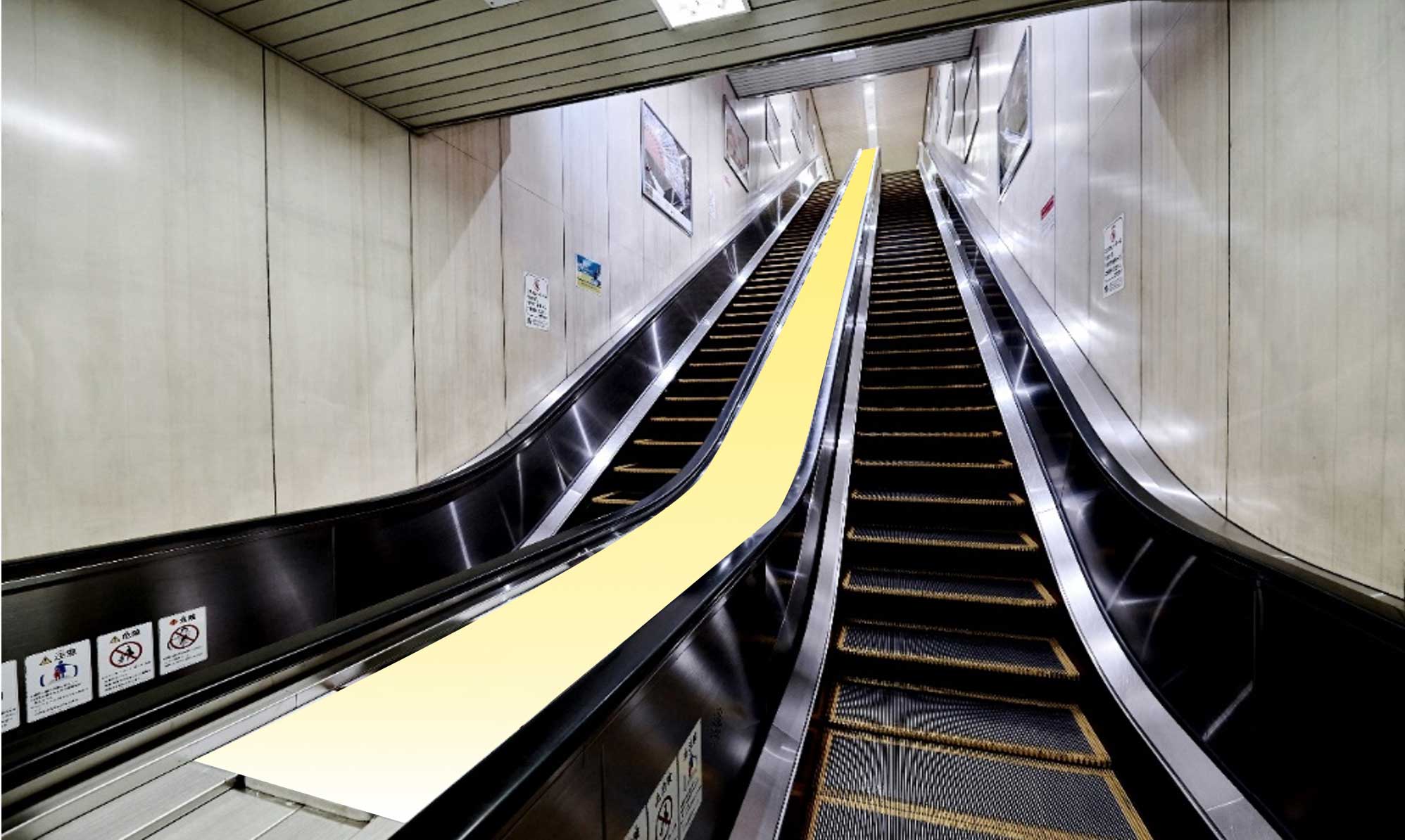 四条駅エスカアドシート広告