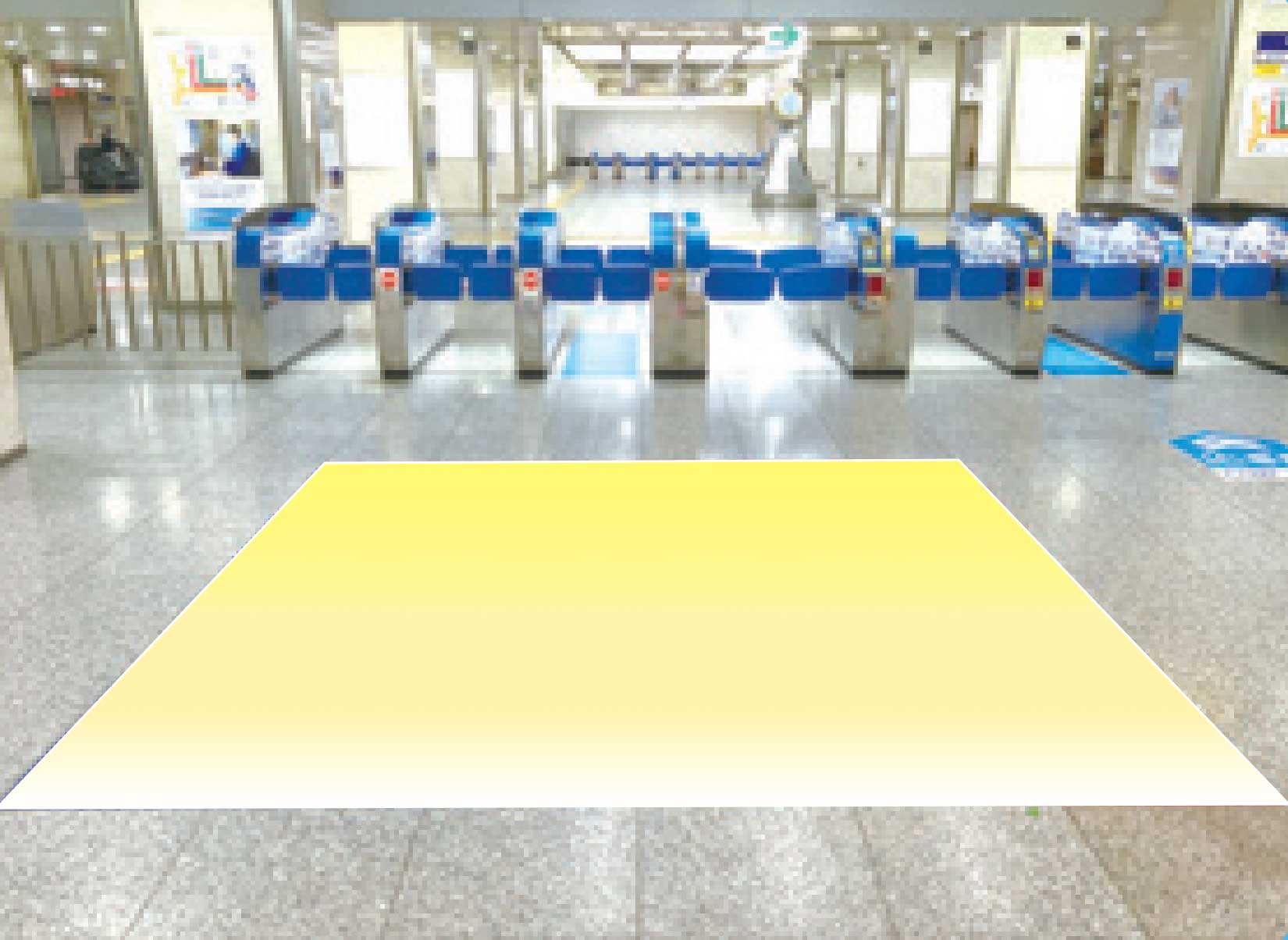 新幹線駅フロア広告