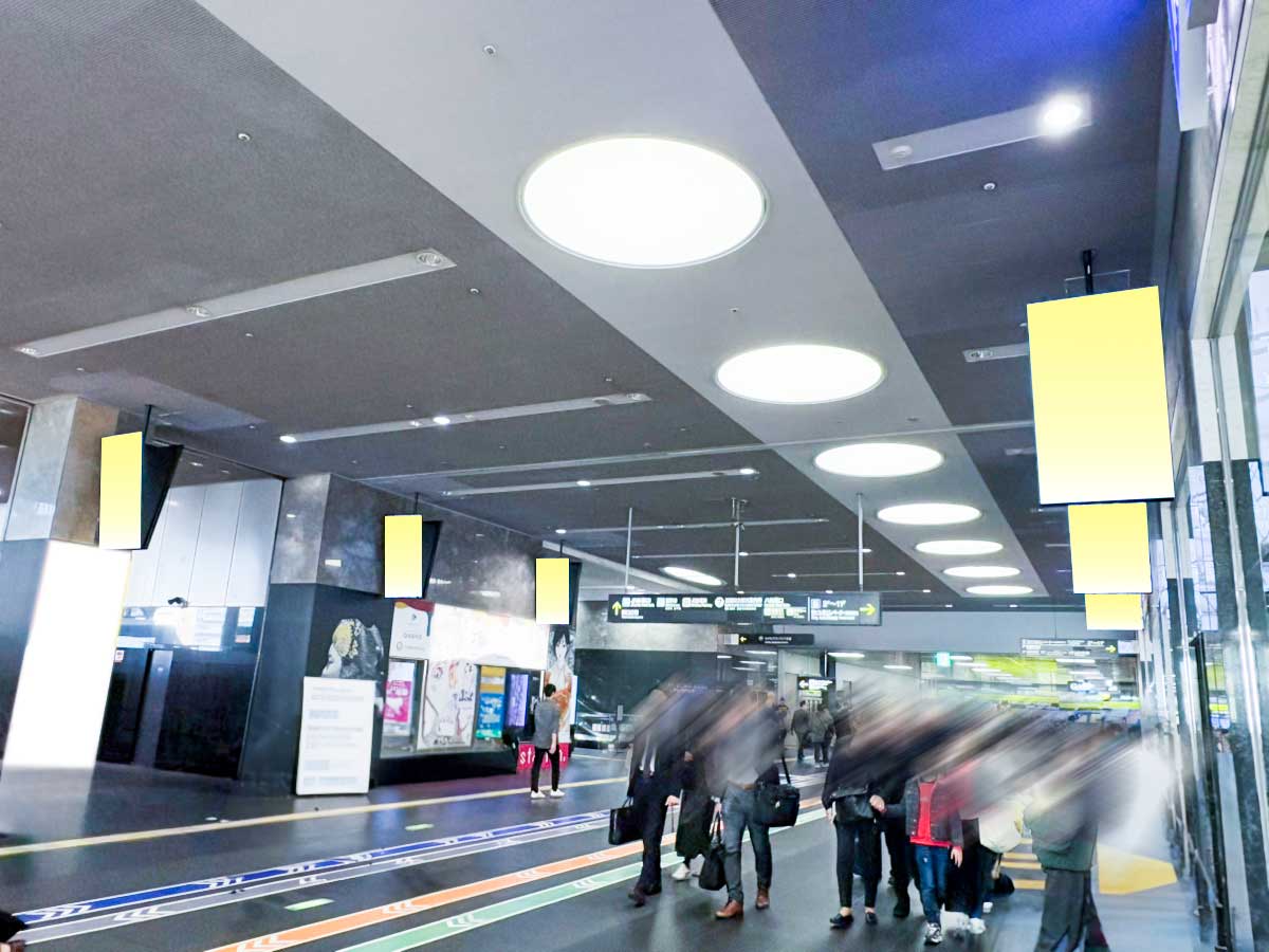 京都駅南北自由通路デジタルサイネージ